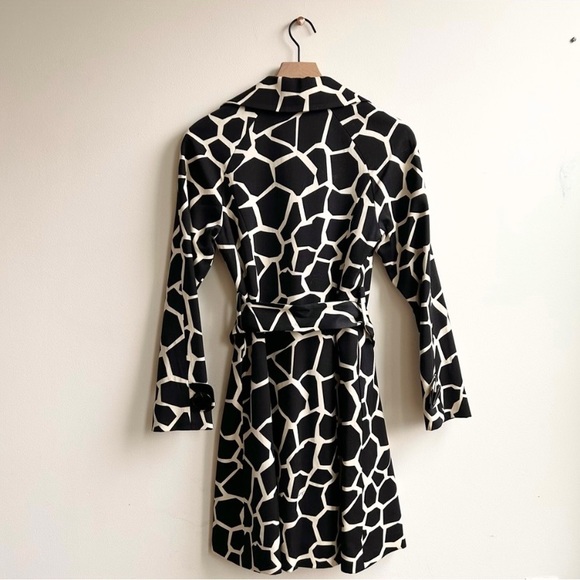 Bergdorf Goodman Milly Creamish and Black Giraffe Print Jacket - Picture 2 of 11
